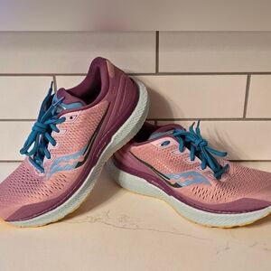Saucony Triumph 18 Running Shoes Sneakers Women's Size 10 S10595-26 Pink